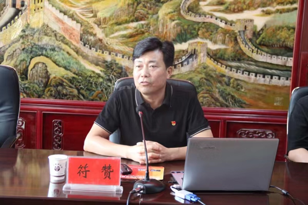 市政府國(guó)資委黨委委員、副主任符贊到隴運(yùn)集團(tuán)公司開展講授 黨紀(jì)學(xué)習(xí)教育專題 黨課暨“七一”慰問(wèn)活動(dòng)